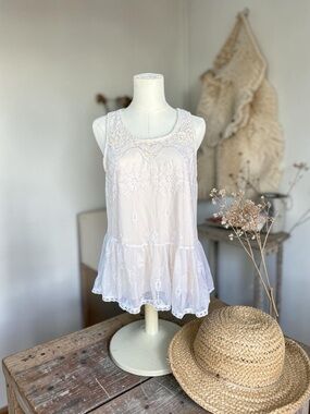 White Lace Tiered Sleeveless Peplum Top